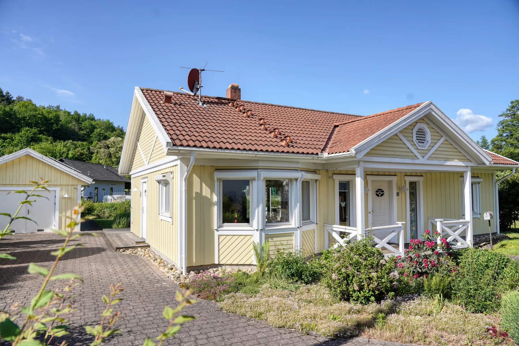 überdachter Eingang