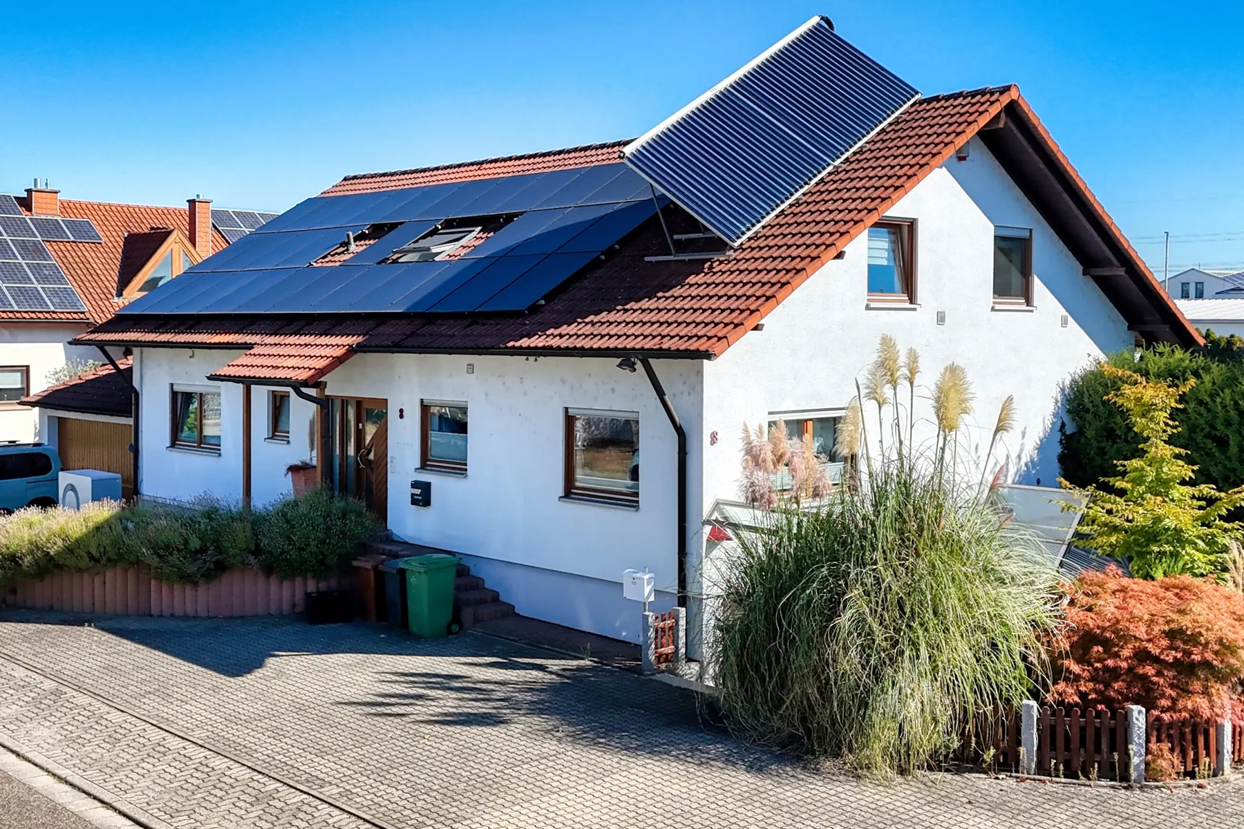 4 Stellplätze vor dem Haus